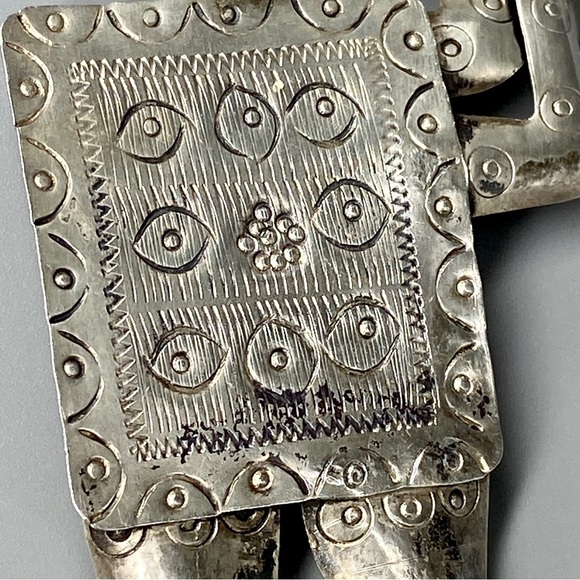 Vintage Sterling Silver Peruvian Brooch Flute Player in Ethnic Dress Stamped 925 - Picture 6 of 16